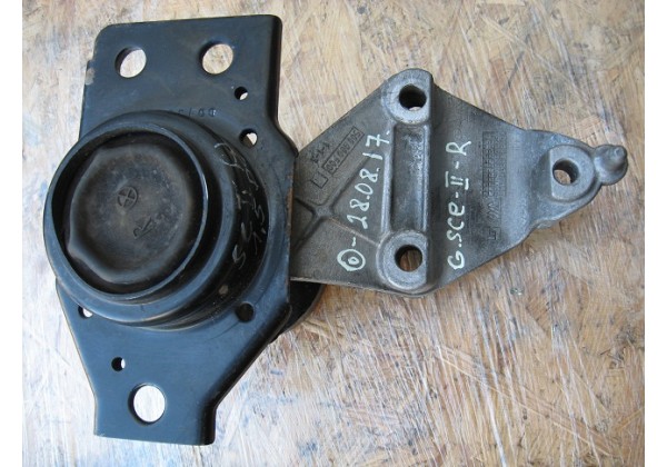 подушка, опора двигуна права Renault Grand Scenic II 1.5 dci, 8200415656